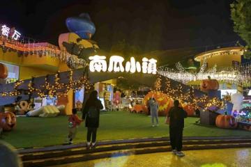 北京歡樂谷假面糖果節開幕